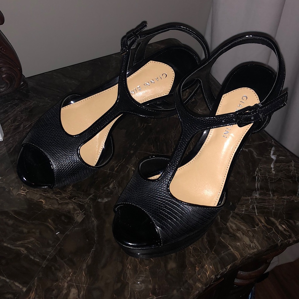 Gianni Bini black heels size 9. Never worn.
